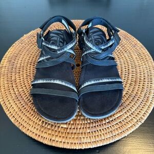 Merrell‎ Black Sandals